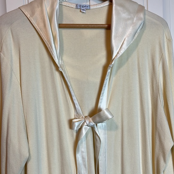 PJ Harlow pastel yellow robe with hood Medium - Picture 5 of 6
